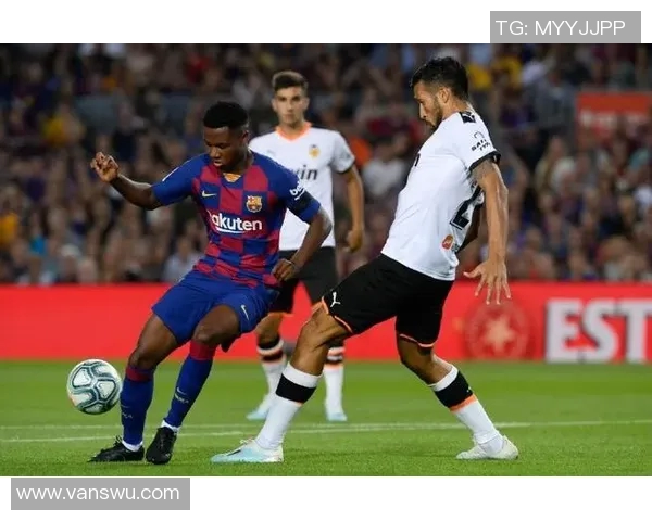 足球巨星突遭至亲离世坚强面对悲痛引发球迷深切关注