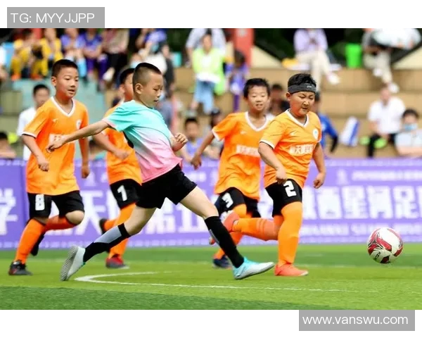 爱足球的小球星展现拼搏精神 未来可期的绿茵场新星