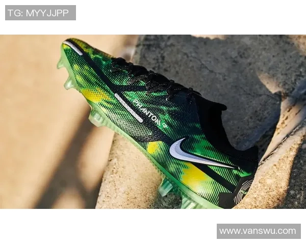 球星商上脚GT2足球鞋展现超强性能与时尚魅力 引领球场新风尚