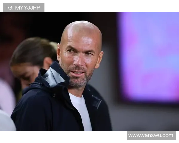 法国足球巨星崛起之路 从齐达内到姆巴佩的辉煌历程 法国足球巨星崛起之路 从齐达内到姆巴佩的辉煌历程